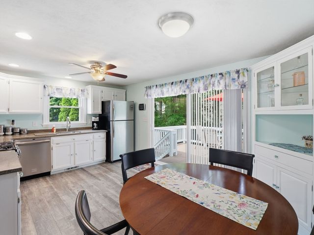 48 Oak Knoll Rd, Lowell, MA 01852