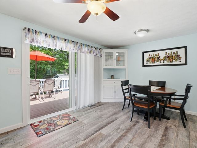 48 Oak Knoll Rd, Lowell, MA 01852
