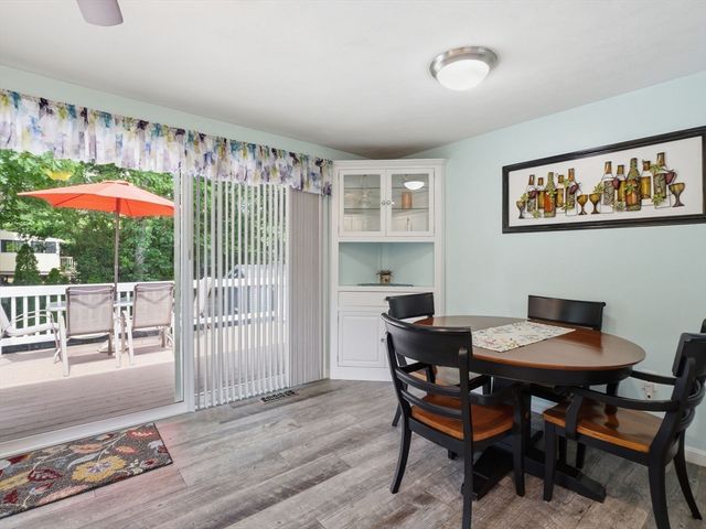 48 Oak Knoll Rd, Lowell, MA 01852