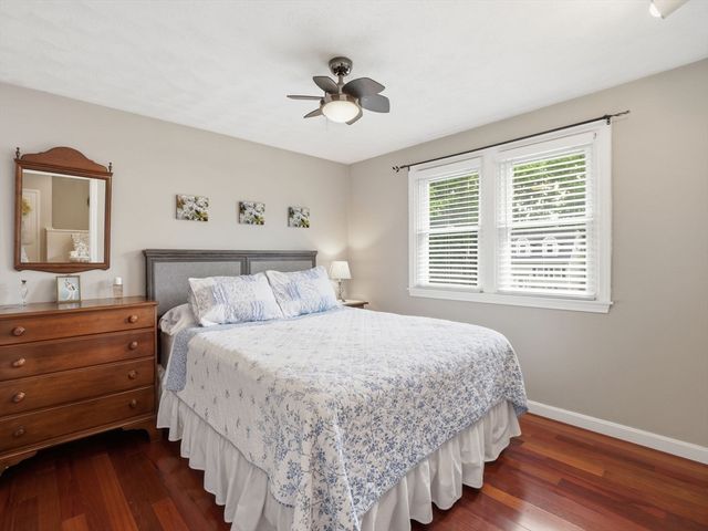 48 Oak Knoll Rd, Lowell, MA 01852