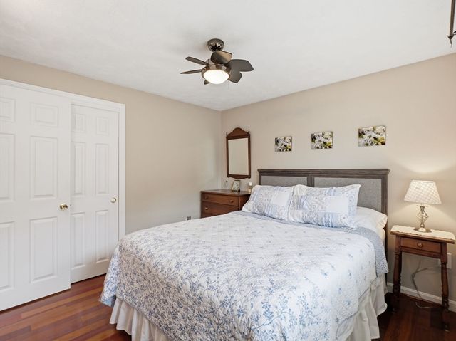 48 Oak Knoll Rd, Lowell, MA 01852