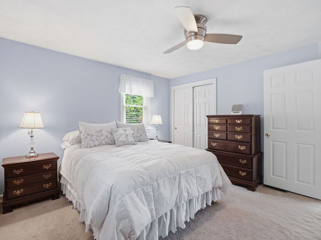 48 Oak Knoll Rd, Lowell, MA 01852