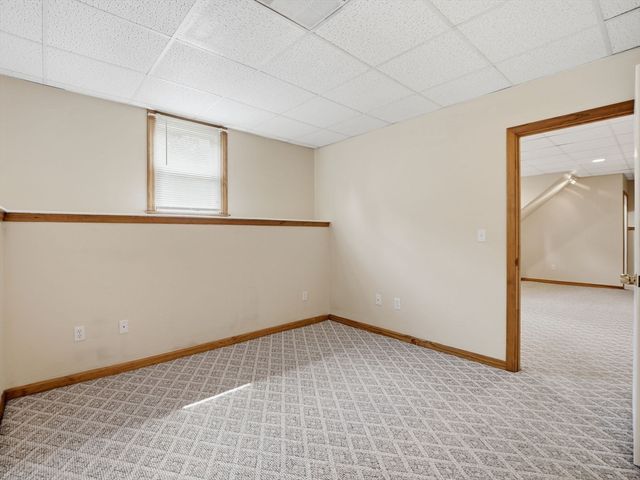 48 Oak Knoll Rd, Lowell, MA 01852