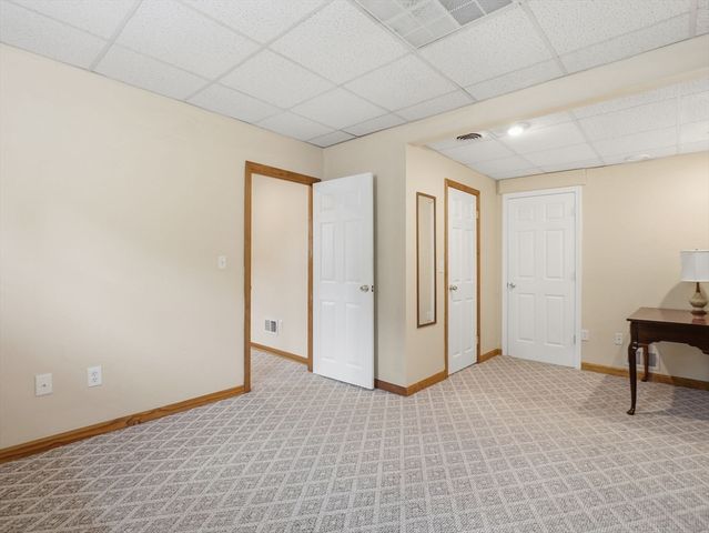 48 Oak Knoll Rd, Lowell, MA 01852
