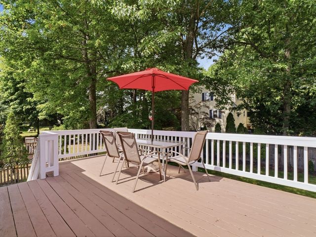 48 Oak Knoll Rd, Lowell, MA 01852
