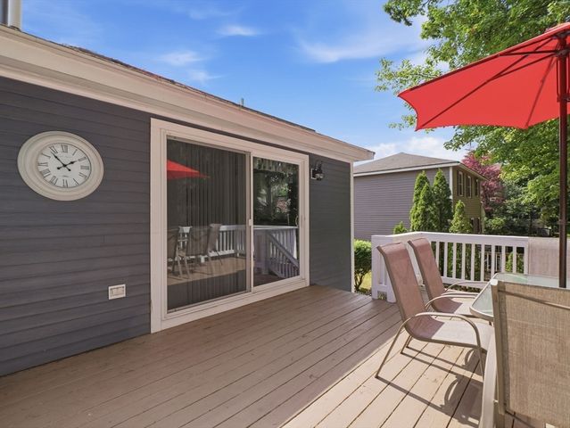 48 Oak Knoll Rd, Lowell, MA 01852