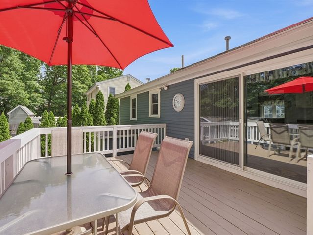 48 Oak Knoll Rd, Lowell, MA 01852