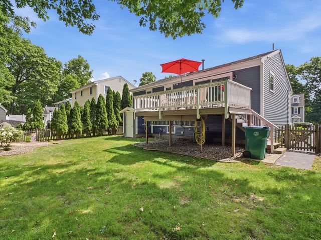 48 Oak Knoll Rd, Lowell, MA 01852