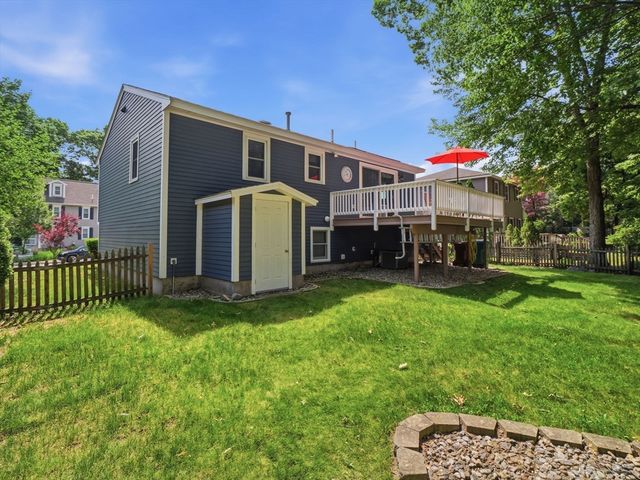 48 Oak Knoll Rd, Lowell, MA 01852