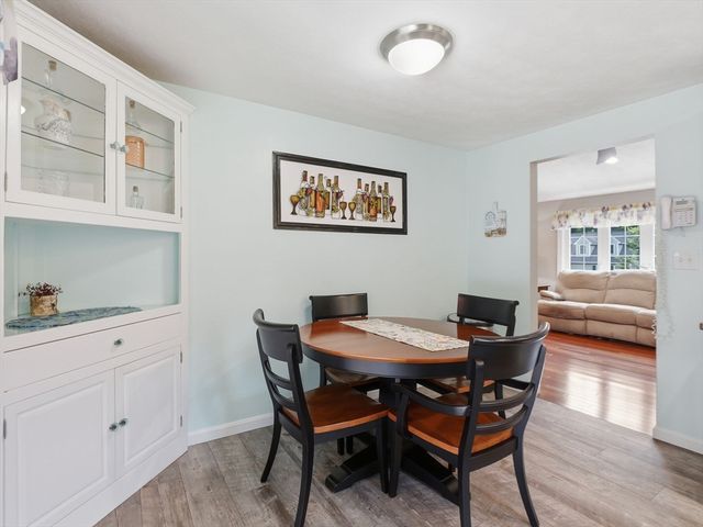 48 Oak Knoll Rd, Lowell, MA 01852