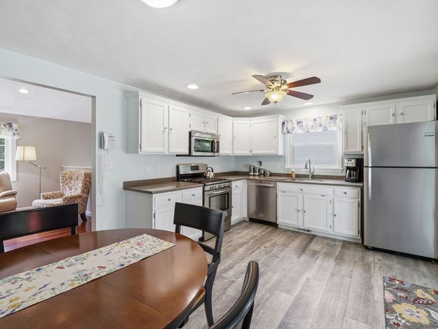 48 Oak Knoll Rd, Lowell, MA 01852