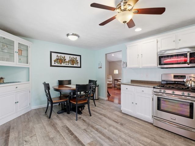 48 Oak Knoll Rd, Lowell, MA 01852