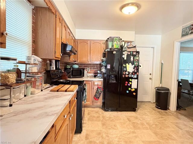 202 Sheffield LN, Yorktown, VA 23693