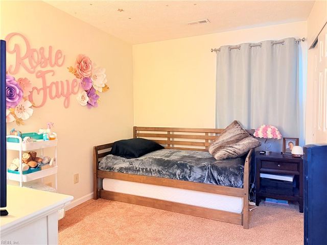 202 Sheffield LN, Yorktown, VA 23693