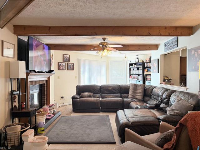 202 Sheffield LN, Yorktown, VA 23693