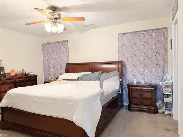 202 Sheffield LN, Yorktown, VA 23693
