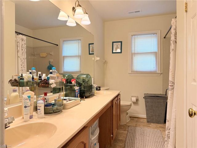 202 Sheffield LN, Yorktown, VA 23693