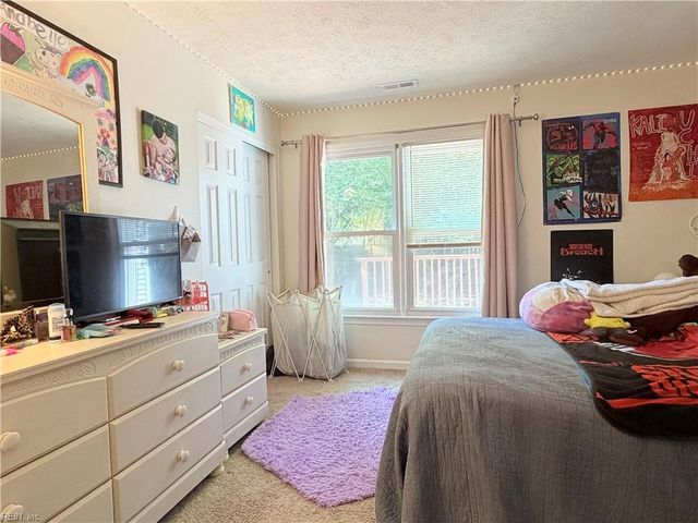 202 Sheffield LN, Yorktown, VA 23693