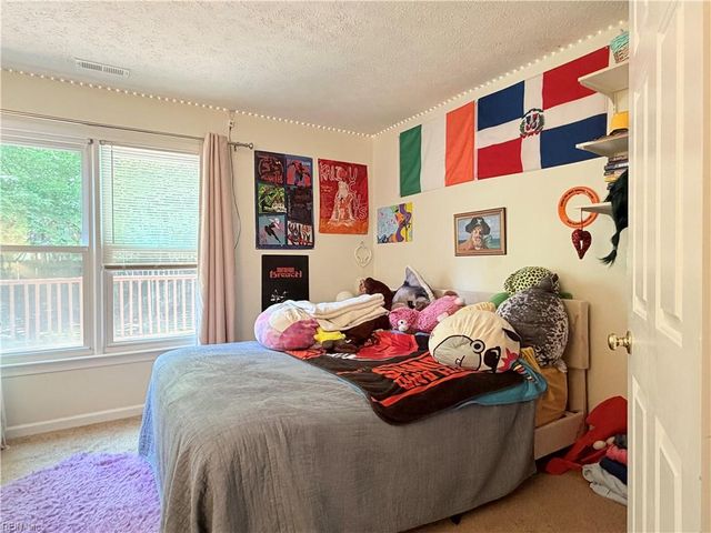 202 Sheffield LN, Yorktown, VA 23693