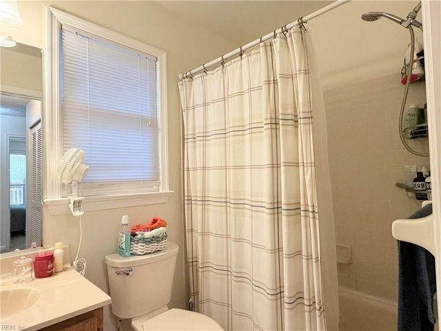 202 Sheffield LN, Yorktown, VA 23693