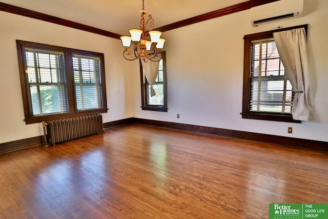 101 N 54 Street, Omaha, NE 68132