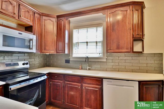 101 N 54 Street, Omaha, NE 68132