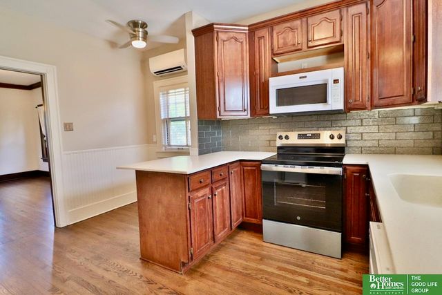 101 N 54 Street, Omaha, NE 68132