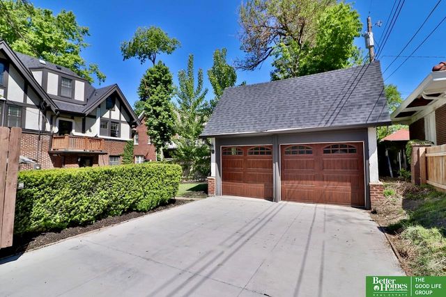 101 N 54 Street, Omaha, NE 68132