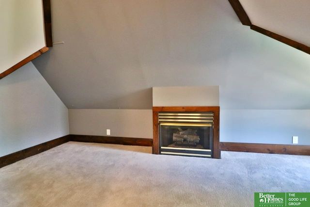 101 N 54 Street, Omaha, NE 68132