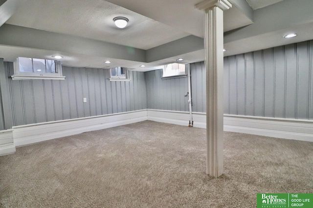 101 N 54 Street, Omaha, NE 68132