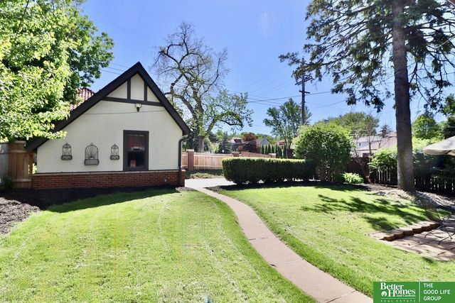 101 N 54 Street, Omaha, NE 68132
