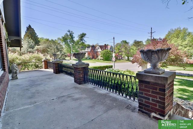 101 N 54 Street, Omaha, NE 68132