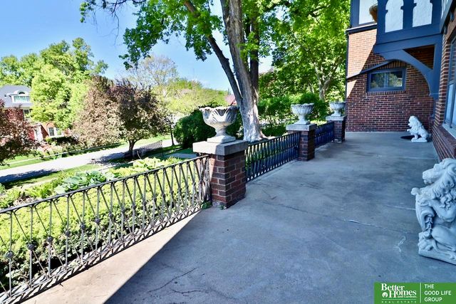 101 N 54 Street, Omaha, NE 68132