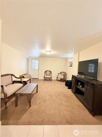 216 Cherry Avenue W, Omak, WA 98841