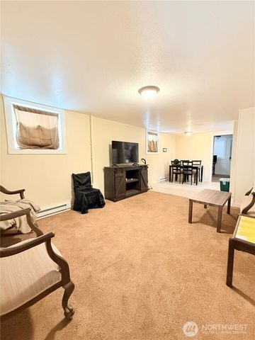 216 Cherry Avenue W, Omak, WA 98841