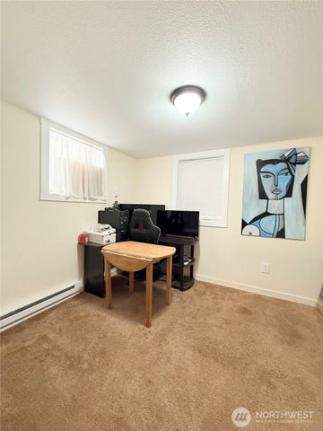 216 Cherry Avenue W, Omak, WA 98841