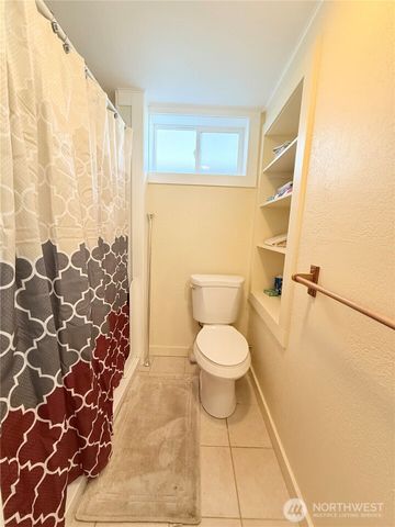 216 Cherry Avenue W, Omak, WA 98841