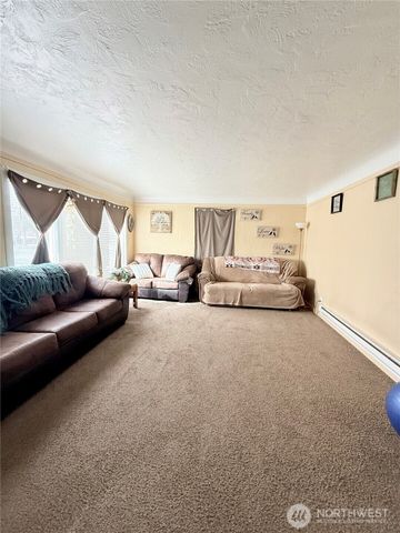 216 Cherry Avenue W, Omak, WA 98841