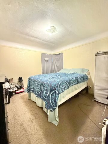 216 Cherry Avenue W, Omak, WA 98841