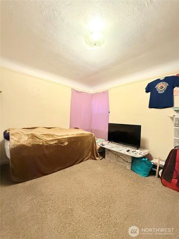 216 Cherry Avenue W, Omak, WA 98841