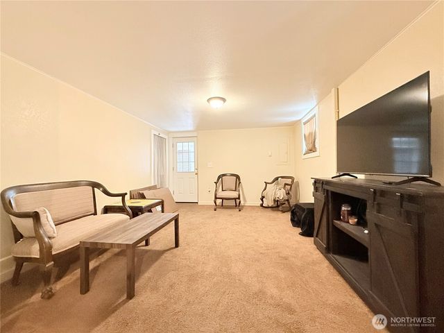 216 Cherry Avenue W, Omak, WA 98841