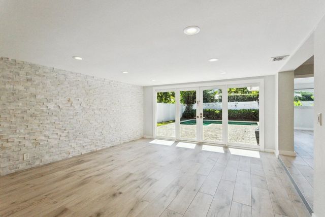 2020 N Victoria Park Road, Fort Lauderdale, FL 33305