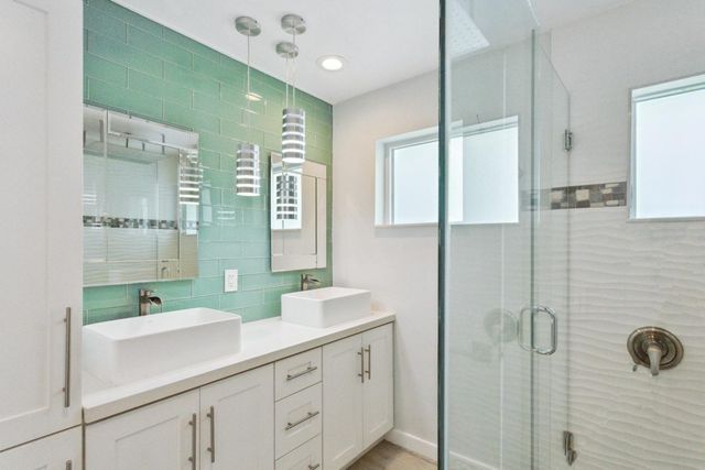 2020 N Victoria Park Road, Fort Lauderdale, FL 33305