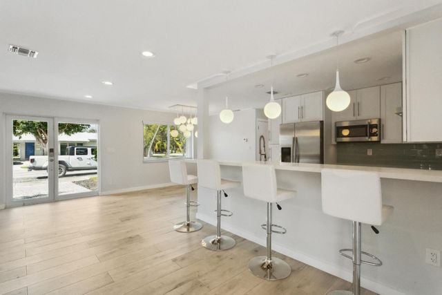 2020 N Victoria Park Road, Fort Lauderdale, FL 33305