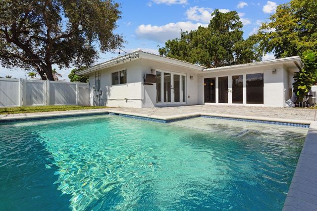 2020 N Victoria Park Road, Fort Lauderdale, FL 33305