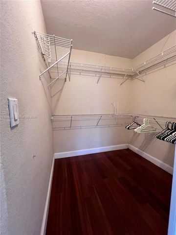 6950 NW 174th Ter 602, Hialeah, FL 33015