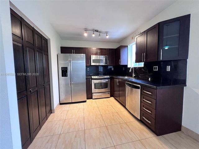 6950 NW 174th Ter 602, Hialeah, FL 33015