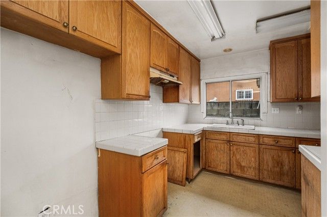 2514 Exposition, Los Angeles, CA 90018