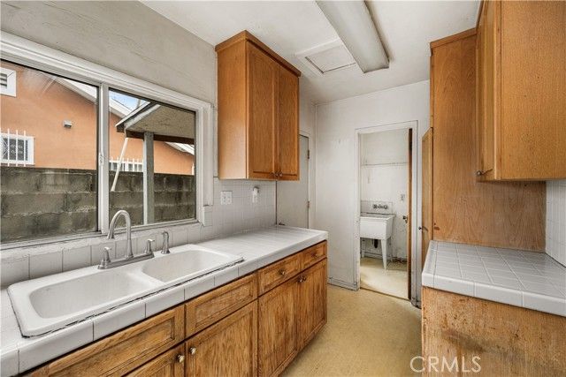 2514 Exposition, Los Angeles, CA 90018