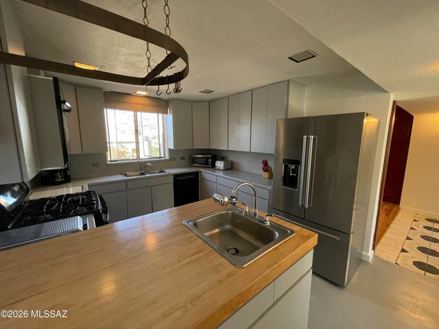 6531 N Pontatoc Road, Tucson, AZ 85718